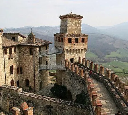Fine 5 Bedroom Farmhouse Piacenza