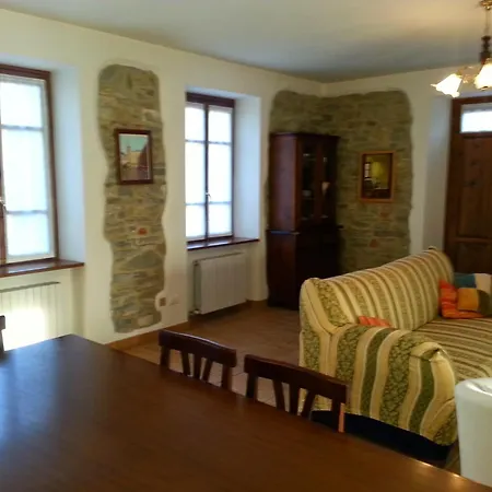 Fine 5 Bedroom Farmhouse Piacenza