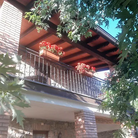 Fine 5 Bedroom Farmhouse *