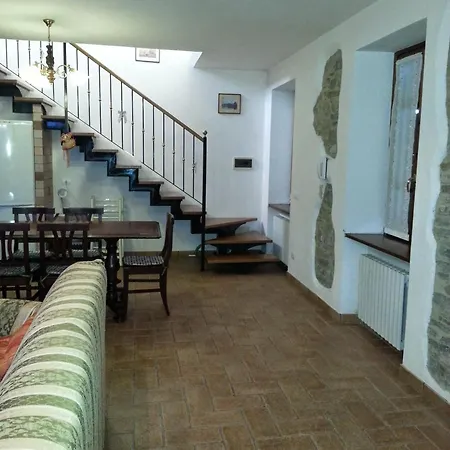 Fine 5 Bedroom Farmhouse Holiday home *