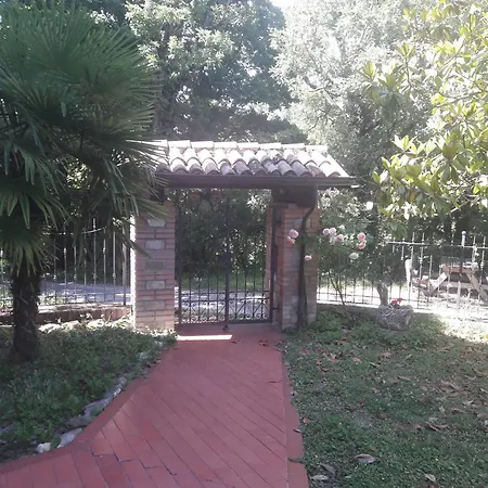 Fine 5 Bedroom Farmhouse Holiday home Piacenza