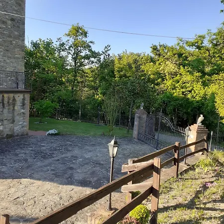 Fine 5 Bedroom Farmhouse Holiday home