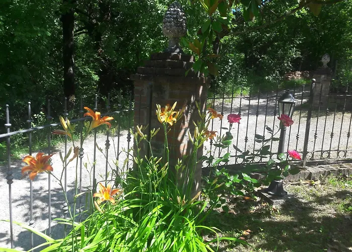 Fine 5 Bedroom Дом отдыха Пьяченца